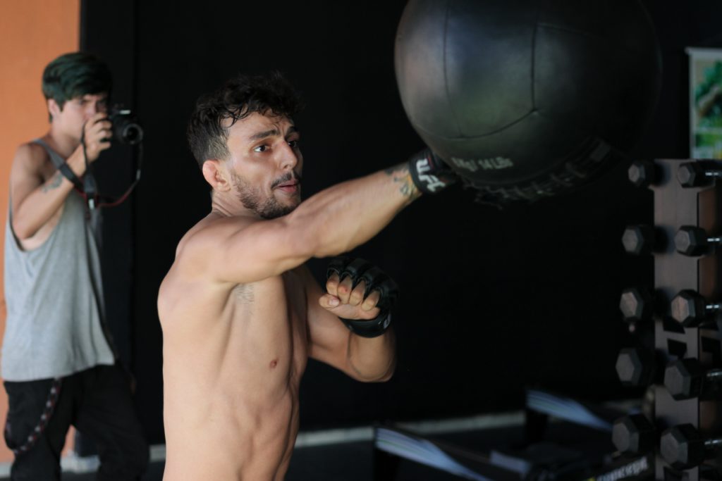 Punchingball-Kaufberatung zu Standfuß, Federung, Höhenverstellung, Ballmaterial, Training und Alternativen. Amazon-Produkte nur bei aktuell bestätigter Verfügbarkeit.