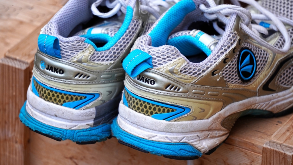 Hallensportschuhe im Vergleich: Grip, Dämpfung und Passform